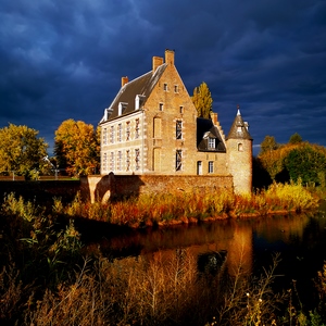 Le château des comptes de Mouscron en couleurs très vives et contrastées - Belgique  - collection de photos clin d'oeil, catégorie paysages